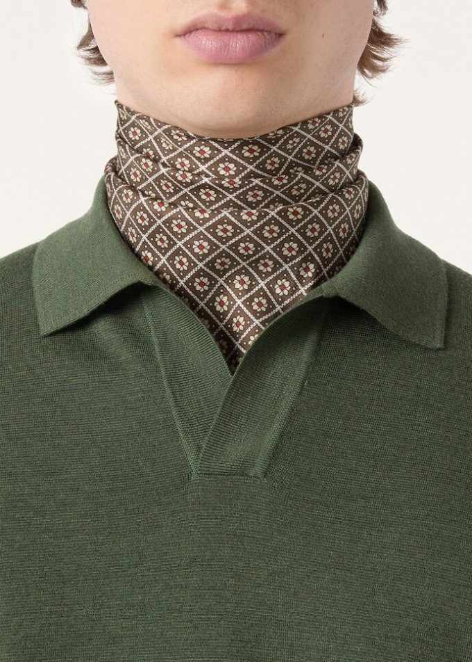 Buttonless Polo-shirt