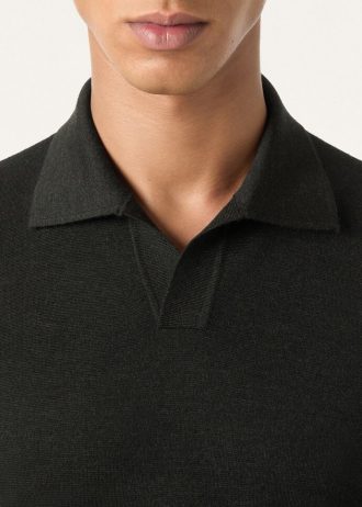 Buttonless Polo-shirt