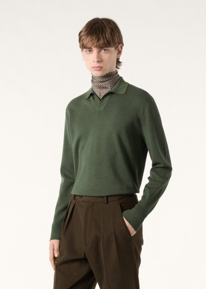 Buttonless Polo-shirt