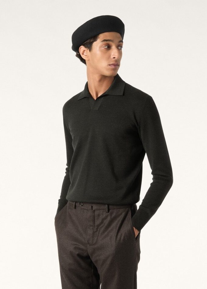 Buttonless Polo-shirt