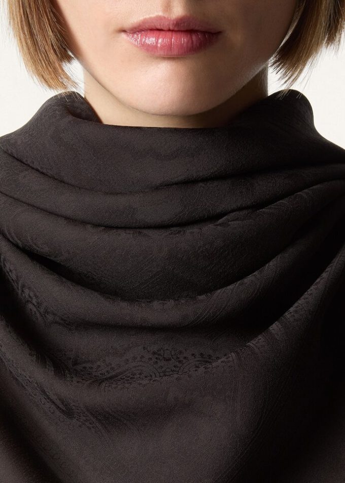 Floral Majolica Foulard 120 x 120