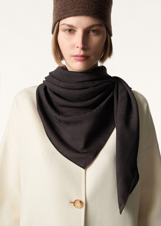 Floral Majolica Foulard 120 x 120