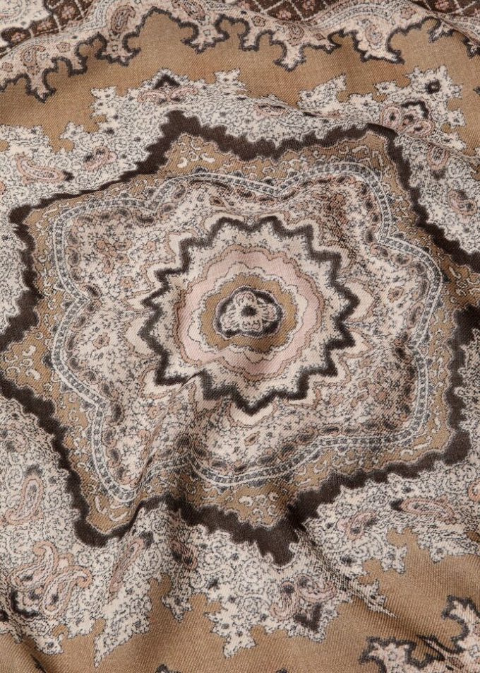 Floral Majolica Foulard 90 x 90