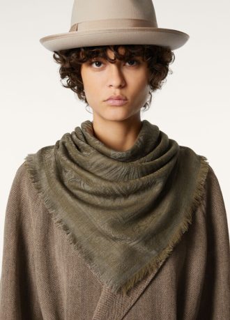 Sherazade Carr茅 90×90