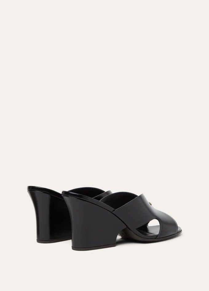 Vera Sandal